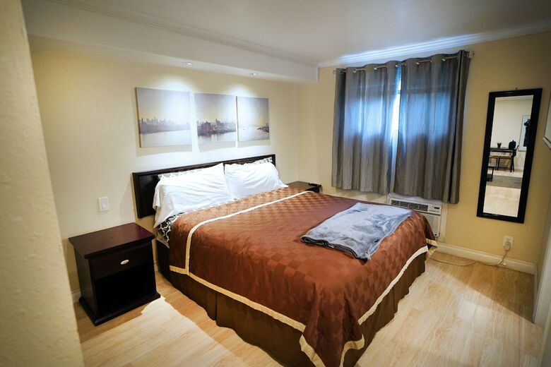 Hotel Anaheim Executive Inn & Suites
