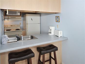 Hotel Resortquest Rentals At Islander Condominiums