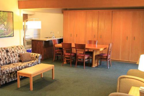 Hotel Ramada By Wyndham Campbell River