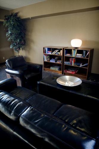 Hotel Heritage Inn & Suites - Brooks