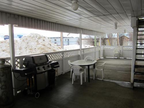 Motel Hide-away Inn