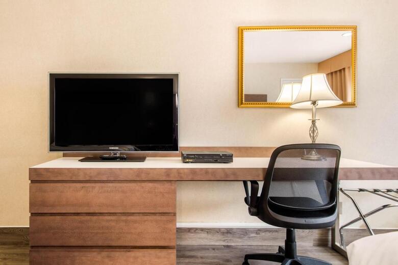 Hotel Quality Inn & Suites & Conference Centre - Gatineau