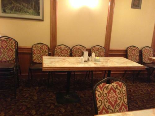 Hotel Sundre Motor Inn