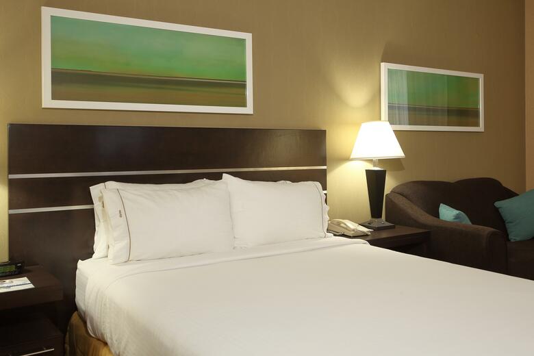 Holiday Inn Express Hotel & Suites Vernon