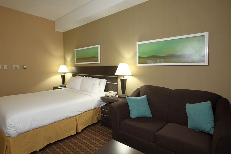 Holiday Inn Express Hotel & Suites Vernon