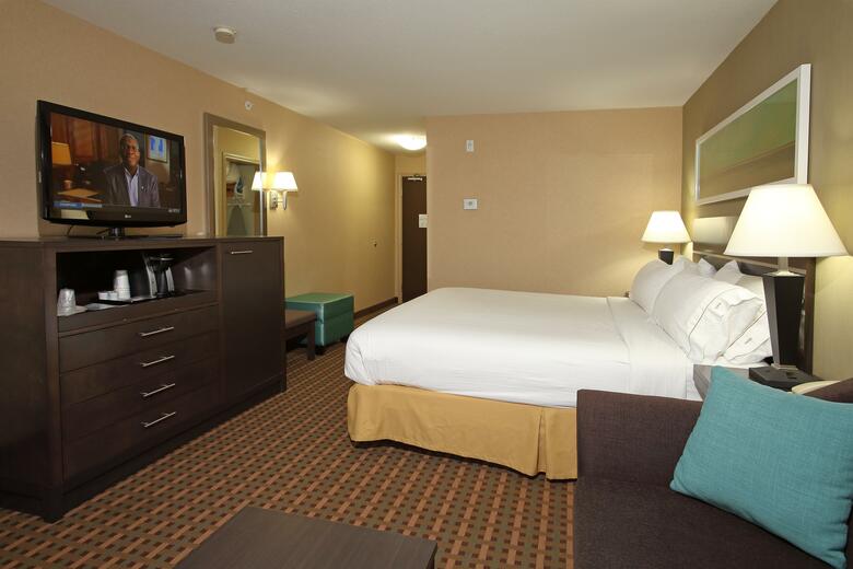 Holiday Inn Express Hotel & Suites Vernon