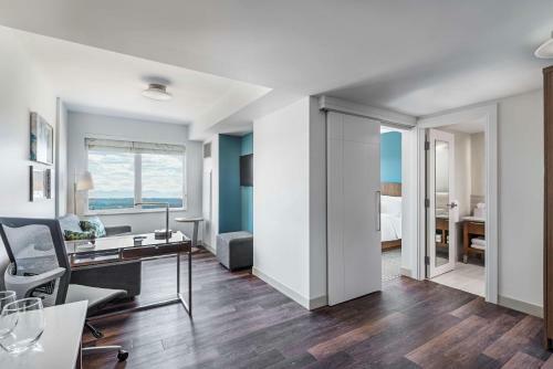 Hotel Element Calgary Airport