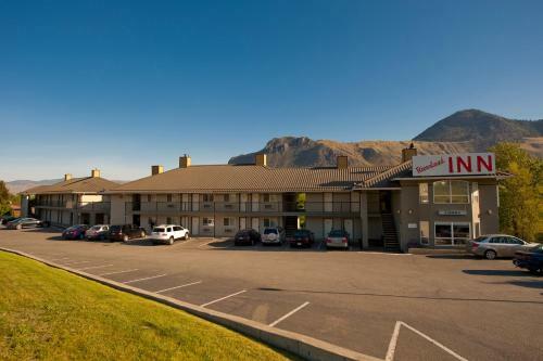 Hotel Riverland Inn & Suites