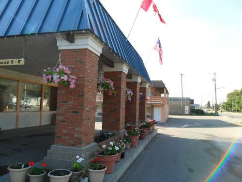 Hotel Northwoods Inn & Suites