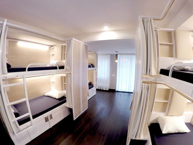 M Montreal Hostel