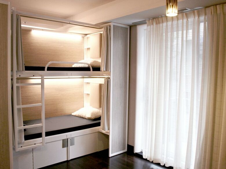 M Montreal Hostel