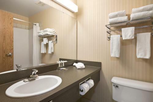 Hotel Super 8 By Wyndham High Level Ab