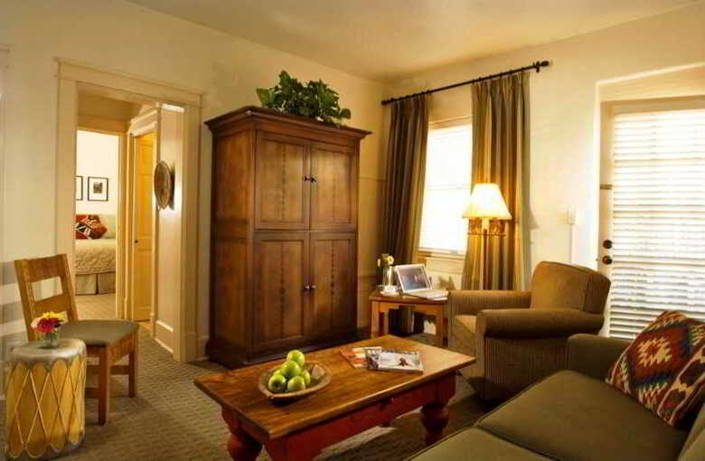 Hotel Bishops Lodge Ranch Resort And Spa