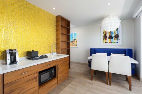 Hotel Courtyard By Marriott Santa Monica