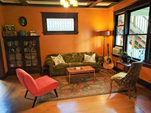 Posada Bluebird Guesthouse