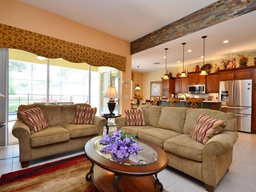 Villa 7744 Comrow Windsor Hills
