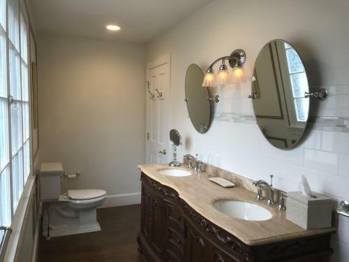 Ivy Manor Inn Bed And Breakfast