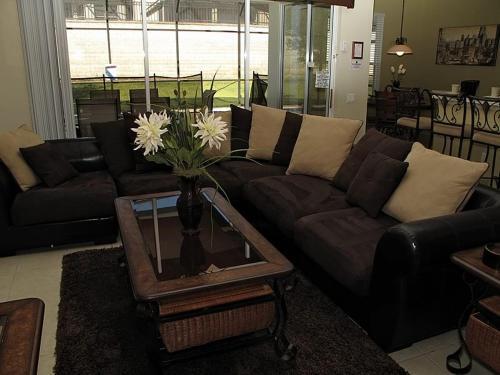 Villa 2678 Manesty Windsor Hills