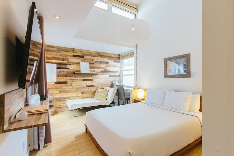 Bed & Breakfast Inn At Moonlight Beach