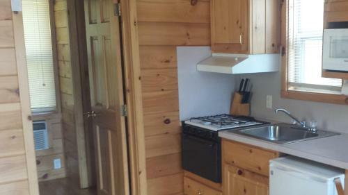 Lake George Escape 24 Ft. Cabin 2
