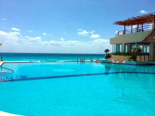Cancun Plaza Condo Apartment