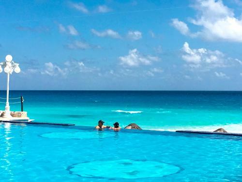 Cancun Plaza Condo Apartment