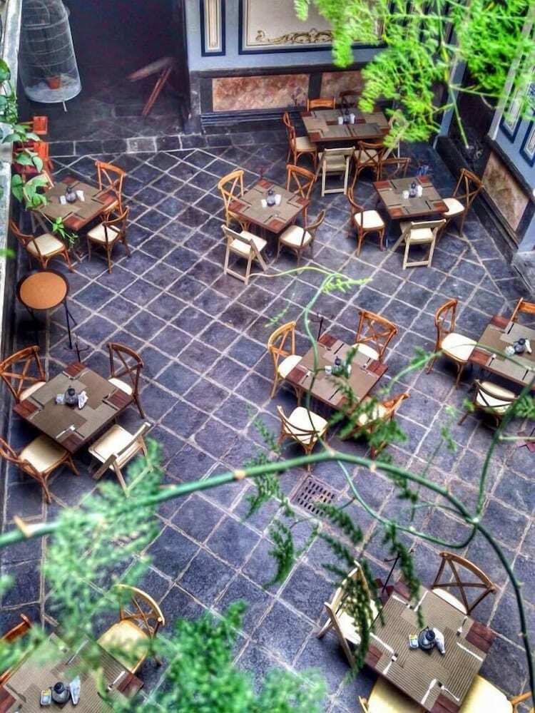 Albergue Leonora Hostal