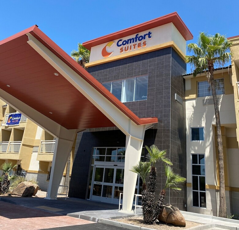 Hotel Comfort Suites Airport