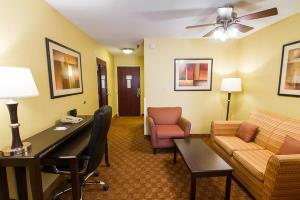 Hotel Comfort Suites Airport