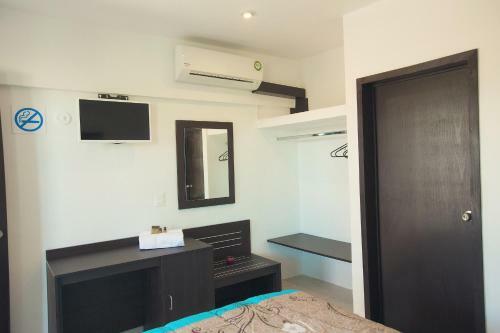 Hostelito Chetumal Hotel + Hostal