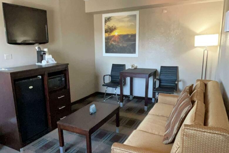 Hotel Days Inn And Suites Springfield