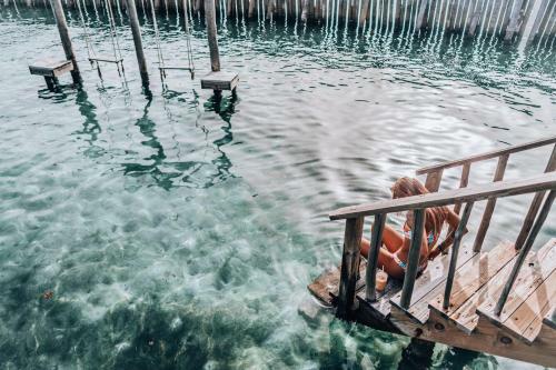 Hotel Thatch Caye Resort