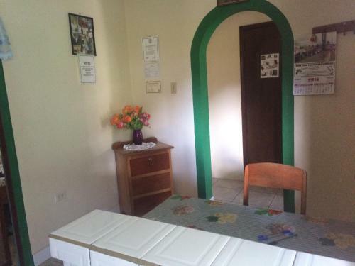Hostal J & R Guest House