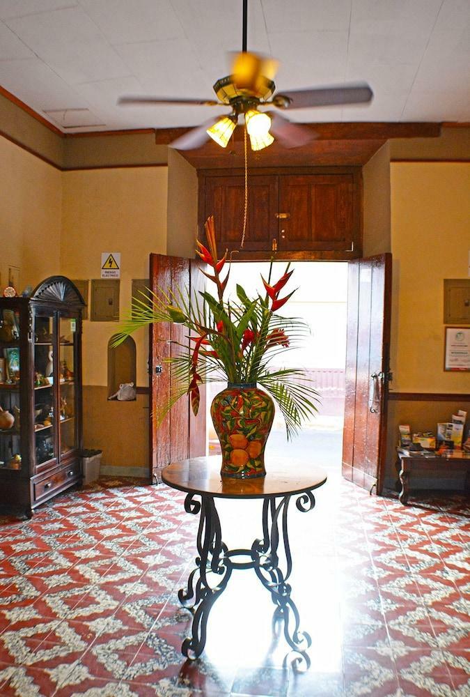 Hotel Los Balcones Leon