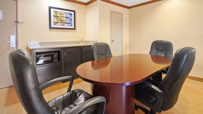 Hotel *best Western Carlton Suites*