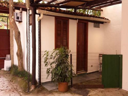 Hostal Ilha House Su�tes
