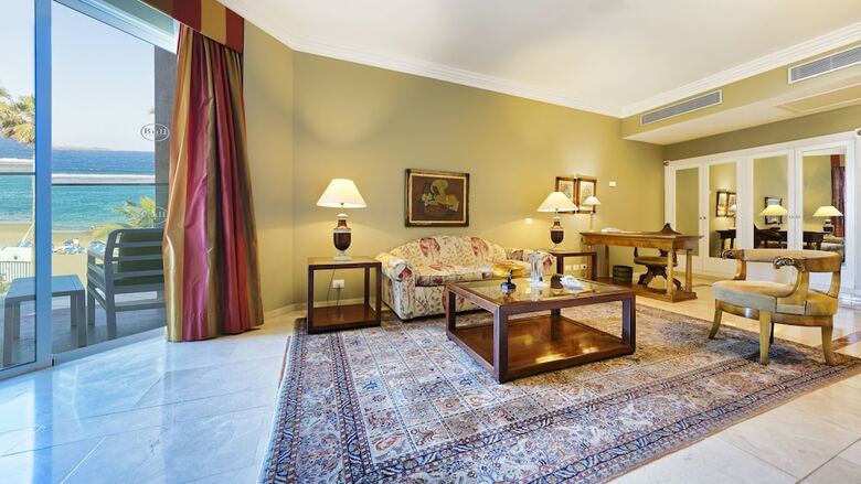 Hotel Reina Isabel