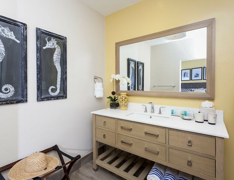 Hotel Oyster Bay Beach Resort