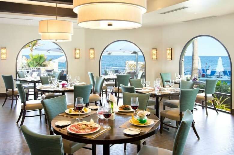 Hotel Oyster Bay Beach Resort