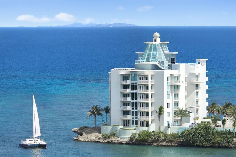 Hotel Oyster Bay Beach Resort
