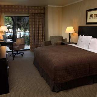 Doubletree Hotel Claremont