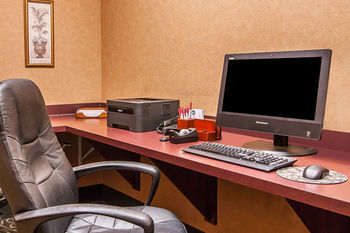 Hotel Comfort Suites Airport