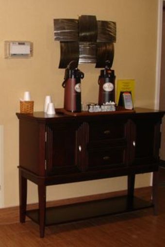 Holiday Inn Hotel & Suites