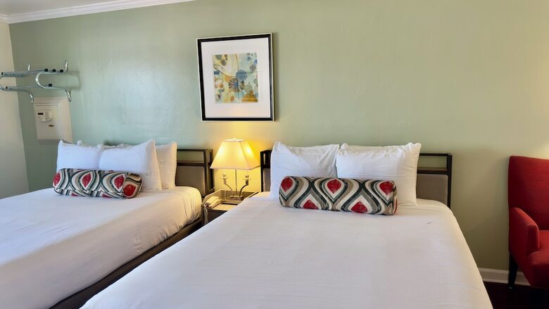Hotel Marina Village Inn