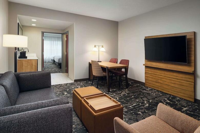 Embassy Suites Hampton Roads - Hotel Spa & Convention Cente
