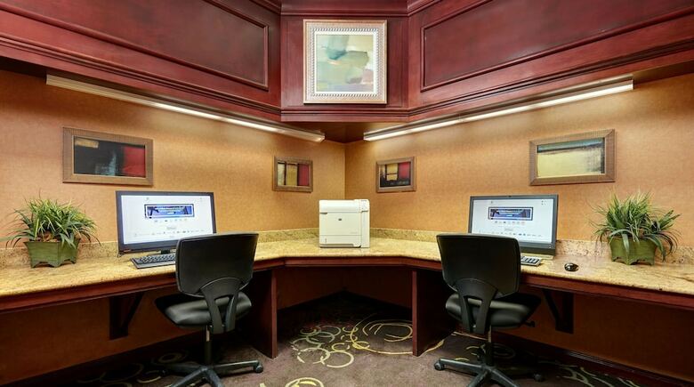 Embassy Suites Hampton Roads - Hotel Spa & Convention Cente