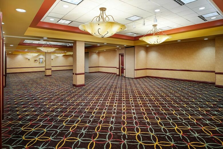 Embassy Suites Hampton Roads - Hotel Spa & Convention Cente