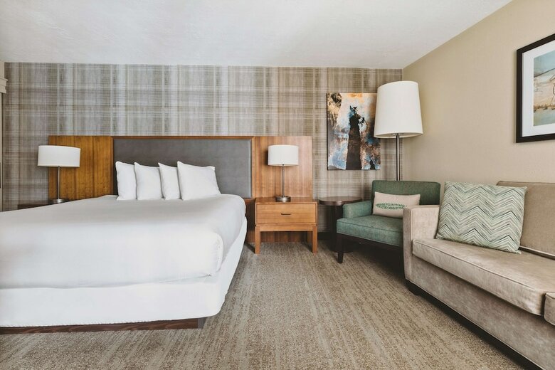 Yarrow Resort Hotel
