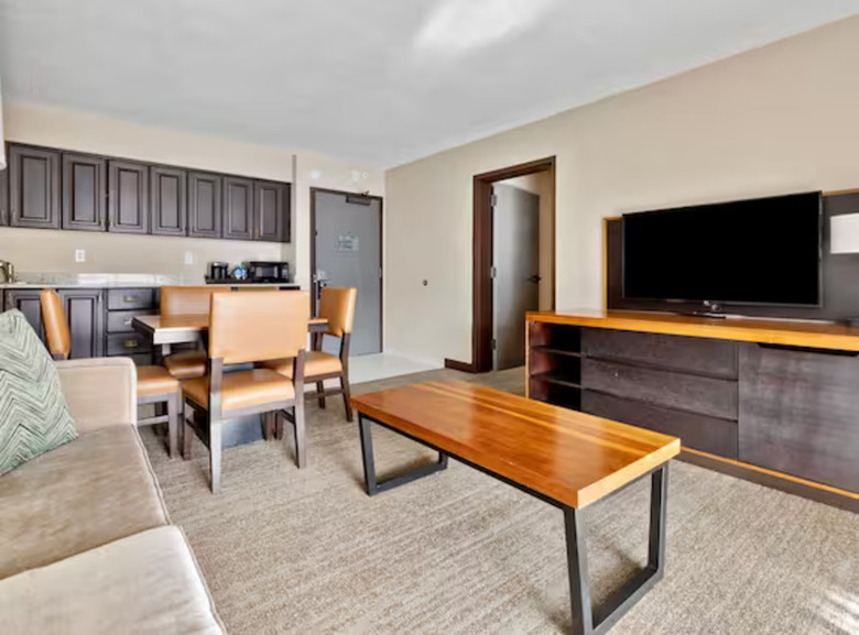 Yarrow Resort Hotel