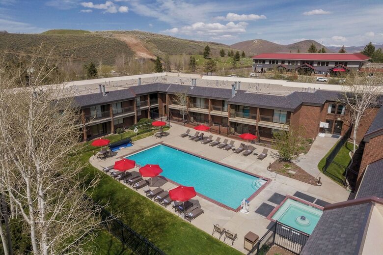 Yarrow Resort Hotel